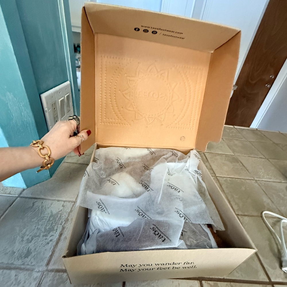 Taos brand new in box never tried on 
Taos Future mid chestnut suede ankle boot - Picture 9 of 9